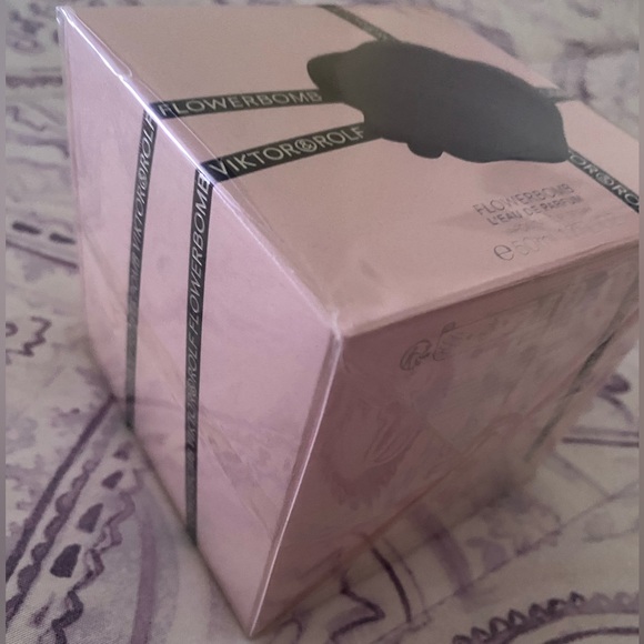 ✨Viktor & Rolf - Flowerbomb for Women 1.7oz - NWT✨ - Picture 3 of 14
